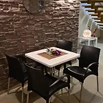 Hostel Domus *