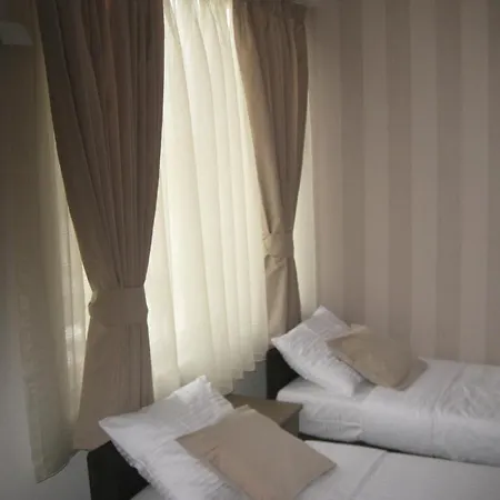 Hostel Domus *
